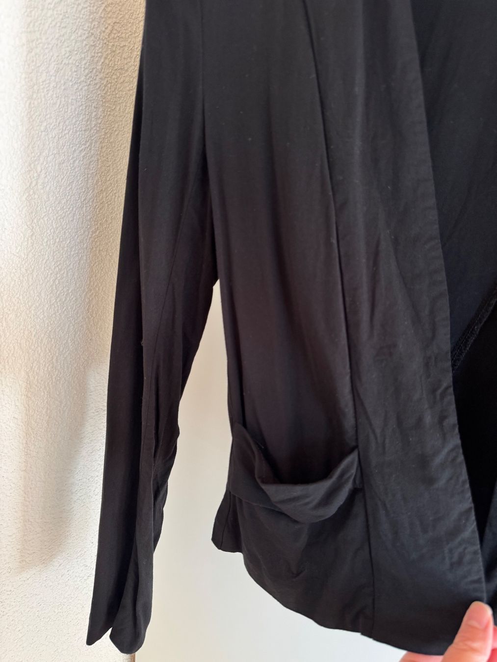 Guess Giacche: Schwarze Jacke von Guess, Grösse S. – Usato da Gommiswald venduto da Aloha.Spirit 4