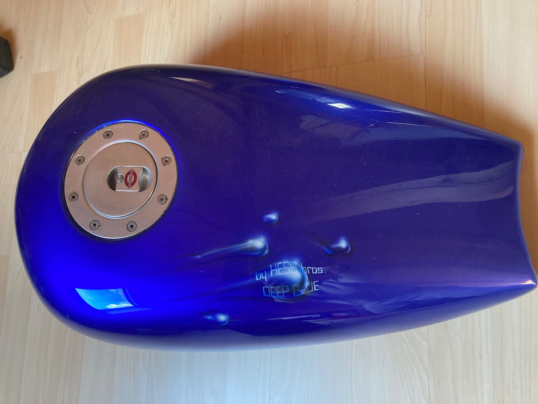 Harley-Davidson Accessori per altri veicoli: Harley / Custom Motorrad Tank – Usato da Belp venduto da Siruz