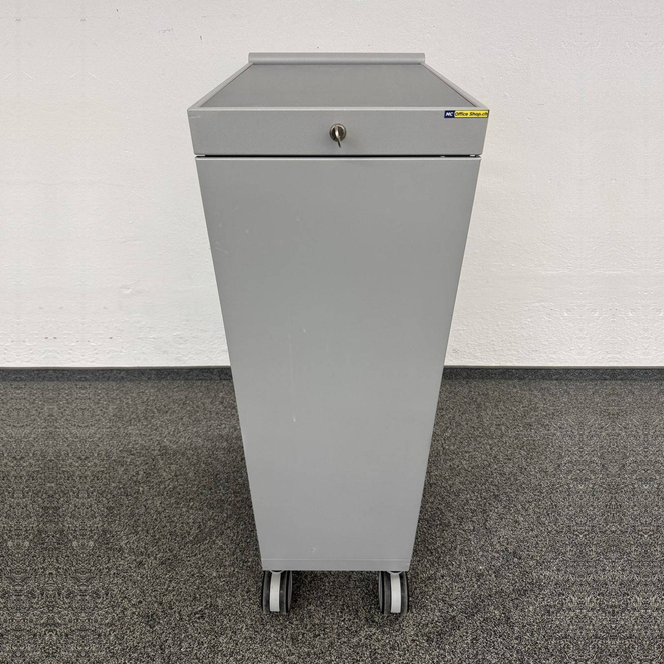 Banconi: Denz D3 Roll-Caddy Silbergrau mit Schlüssel – Usato da Schönenwerd venduto da mcofficeshop
