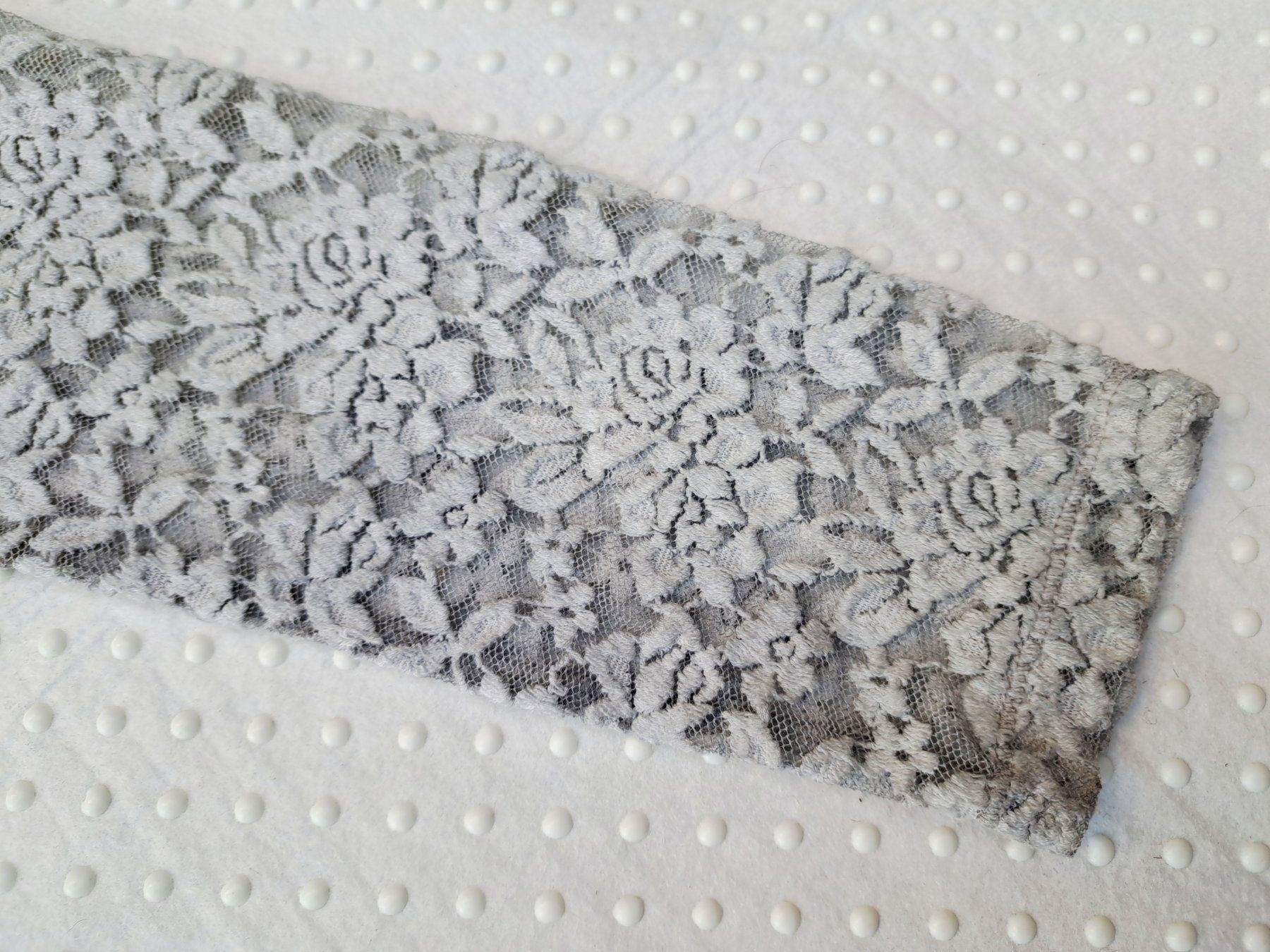 Nile Blusen: Feine, graue Spitzenbluse, Nile, Grösse L, Frühling – Gebraucht aus Gysenstein von joshuas81 2
