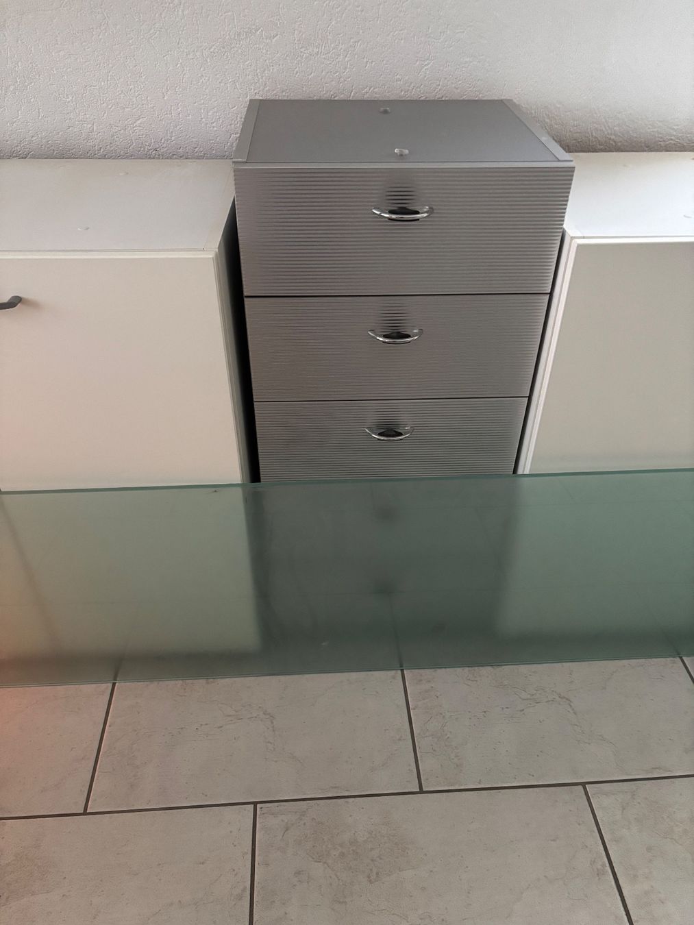 Cassettiere: Schönes Sideboard mit Glasplatte ab  CH 1.- – Usato da Oberrohrdorf venduto da biondy 2