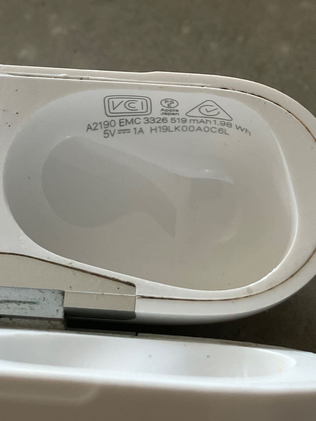 Apple Cuffie: Apple AirPods Pro 1 Charging Case – Usato da Lausanne venduto da mr.v 4