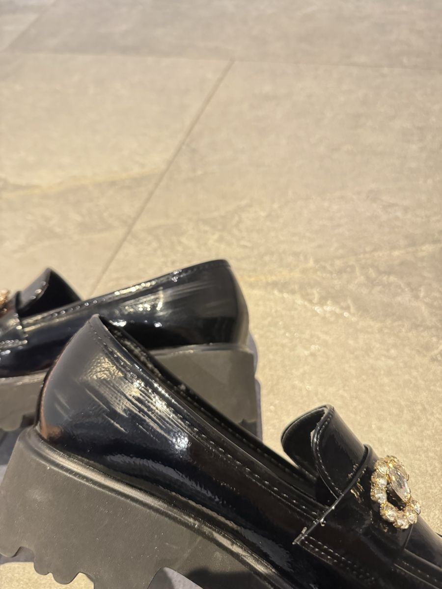Scarpe da donna: Schwarze Lack Loafers – Usato da Neuenegg venduto da mel_5pnq 4