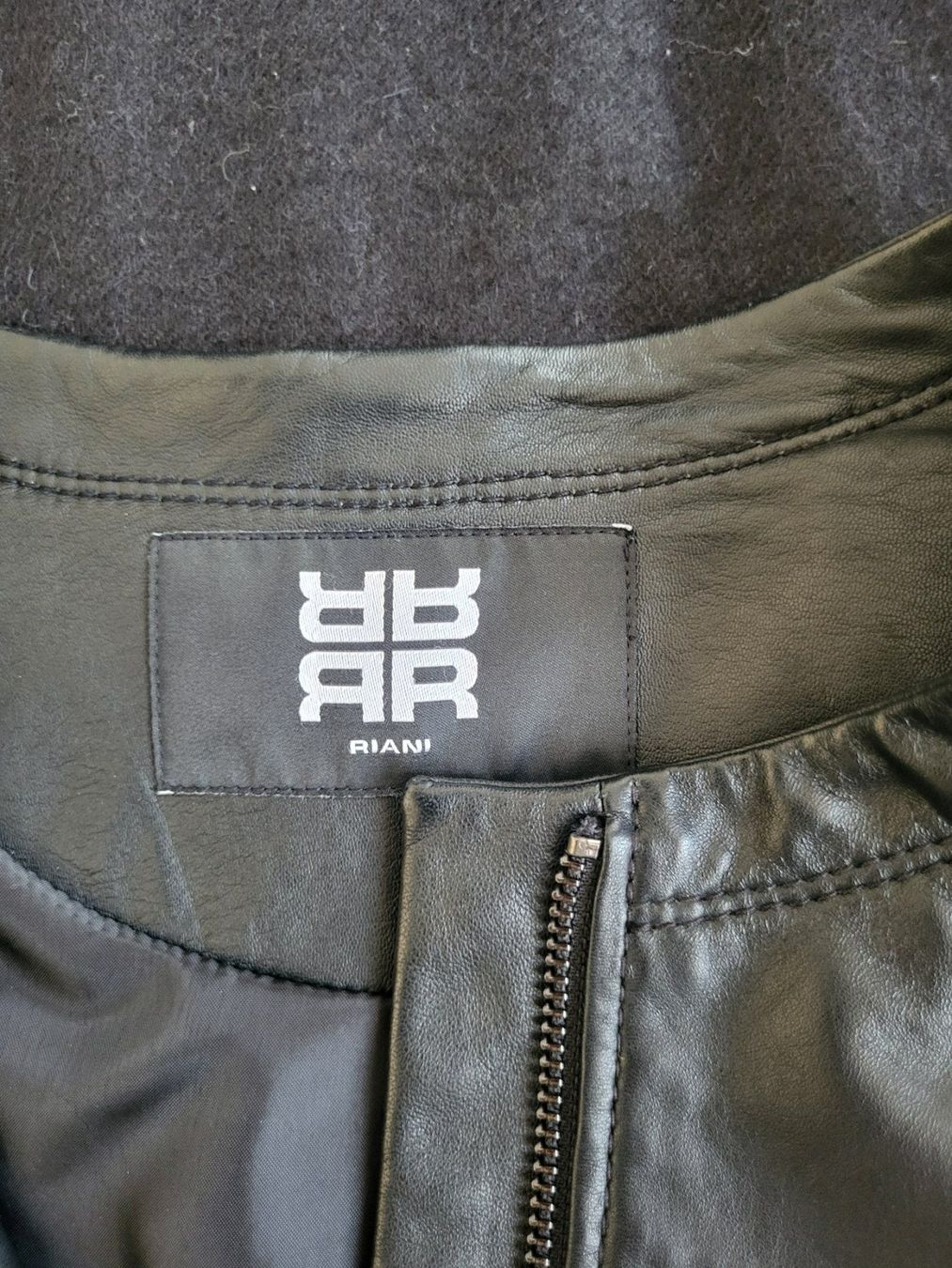 Riani Giacche: Schwarze Riani Lederjacke, Grösse 36 – Usato da Grüsch venduto da Marianna05 2
