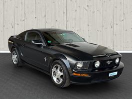 Ford Mustang Coupé schwarz Abplatz Motor Schade Zylinder