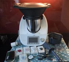 Vorwerk Thermomix TM5 mit Cook-Key und viel Zubehör 
