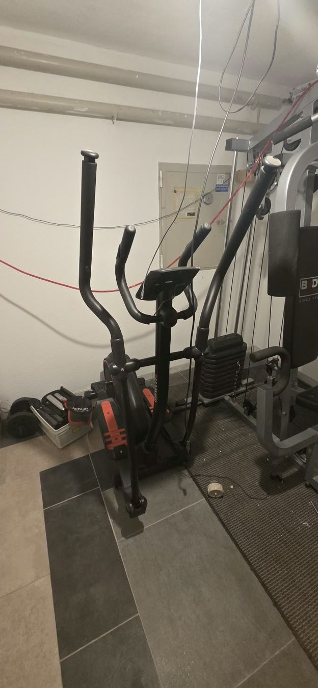 Hometrainer: Crosstrainer Hammer schwarz mit Trainingscomputer gebraucht – Gebraucht aus Grosshöchstetten von Qenko 2