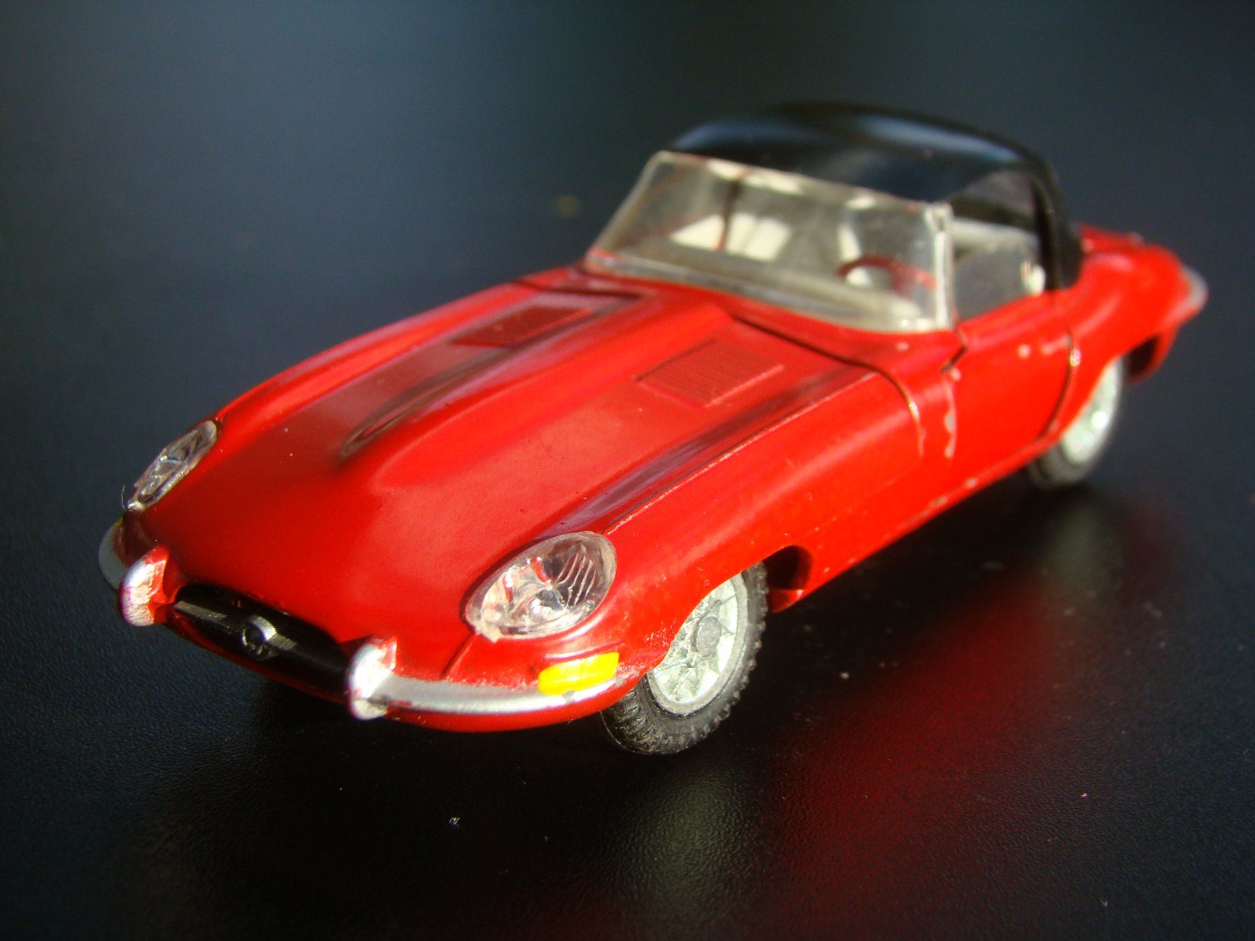 Dinky Toys Modellini d'auto: Kirk Tekno Jaguar Type E V12  rot schwarzes Verdeck rar – Usato da Walzenhausen venduto da Vanquish711 9