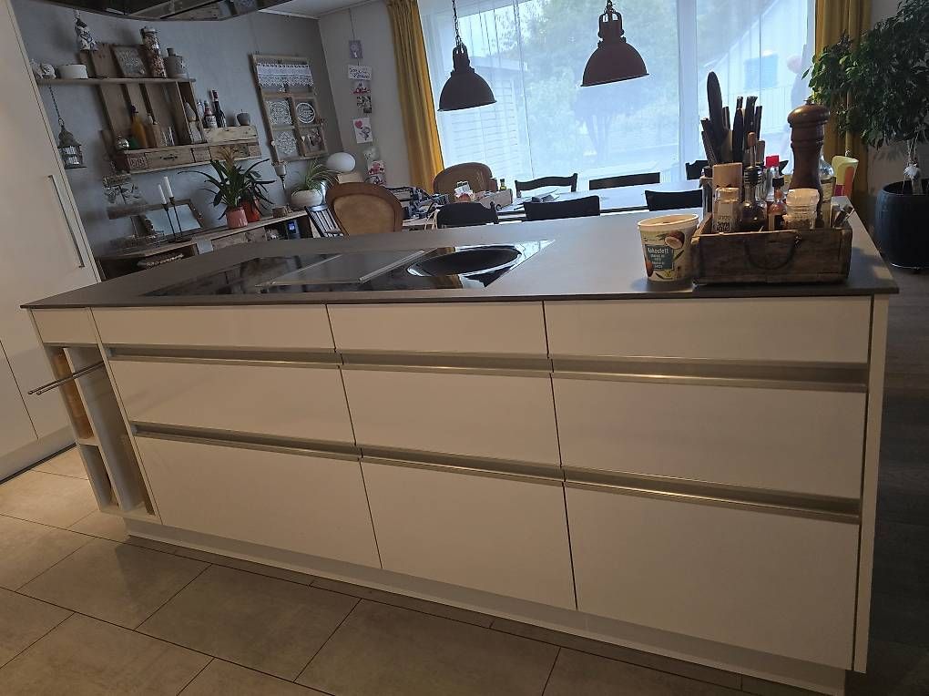 Cucine complete: Kücheninsel- weiss hochglanz – Usato da Guntershausen venduto da acsirp 2