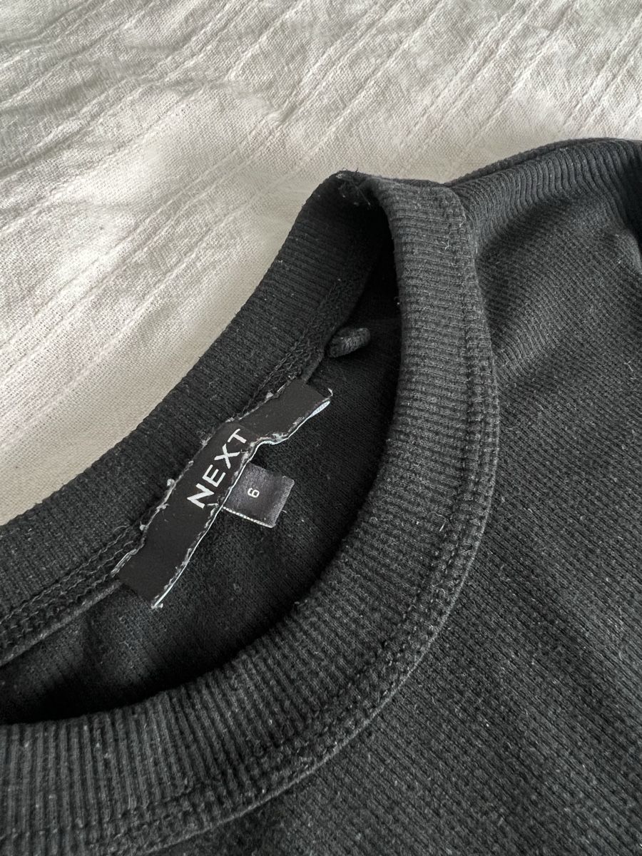 Next T-shirt: T-SHIRT MIT DETAILS – Usato da Luzern venduto da sr.luzern 1