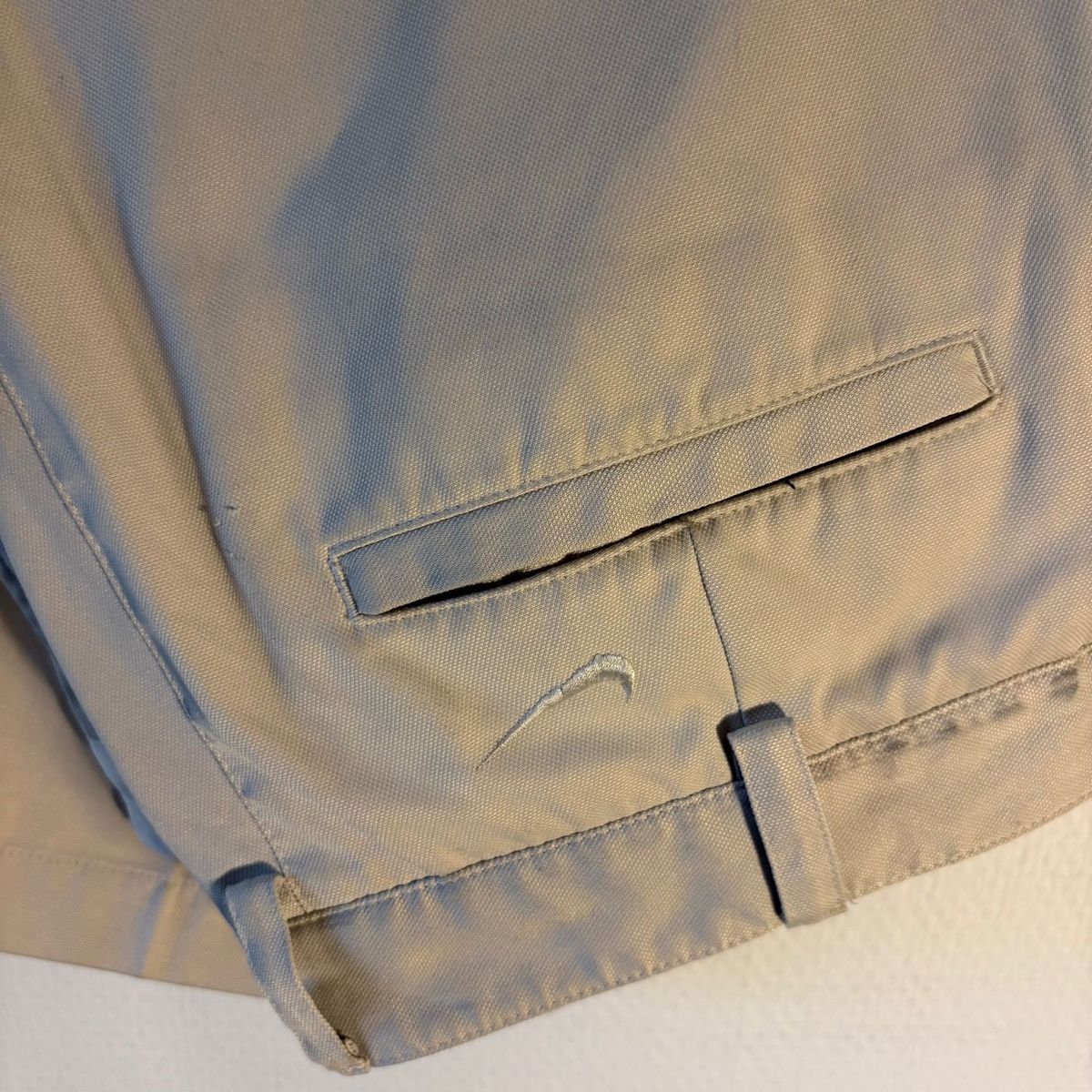 Nike Pantaloni: Nike Golf Shorts (Beige) – Nuovo (secondo la descrizione) da Bern venduto da gia_jqj7 2