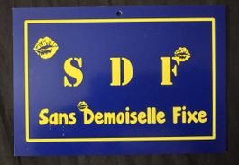 Plaque plastique"SDF" Sans Demoiselle Fixe