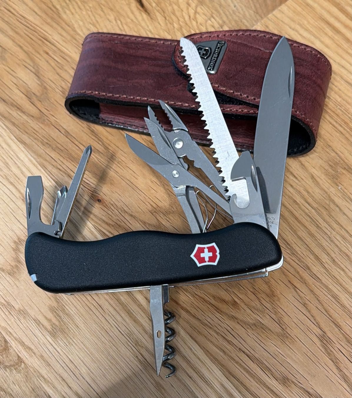Victorinox Coltelli tascabile: VICTORINOX SACKMESSER MIT ETUI – Nuovo (secondo la descrizione) da Zürich venduto da Frei-Occasionen