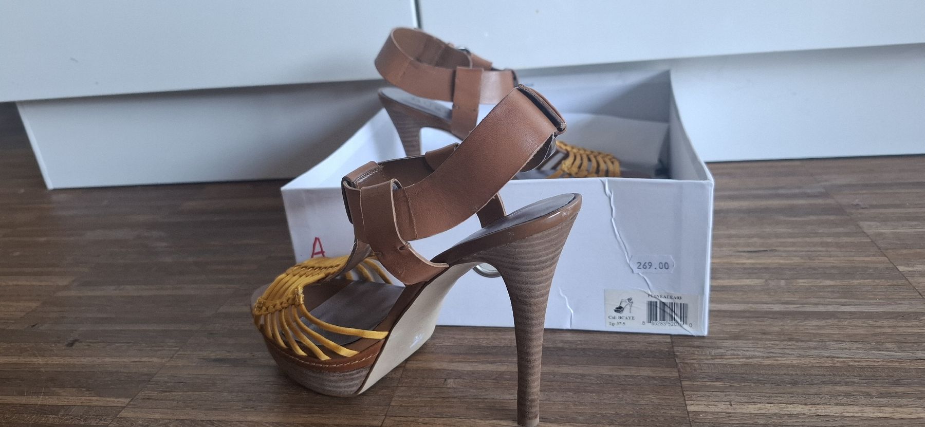 Scarpe da donna: Highheel GUESS Gr. 37.5 gebraucht – Usato da Schellenberg venduto da alainad