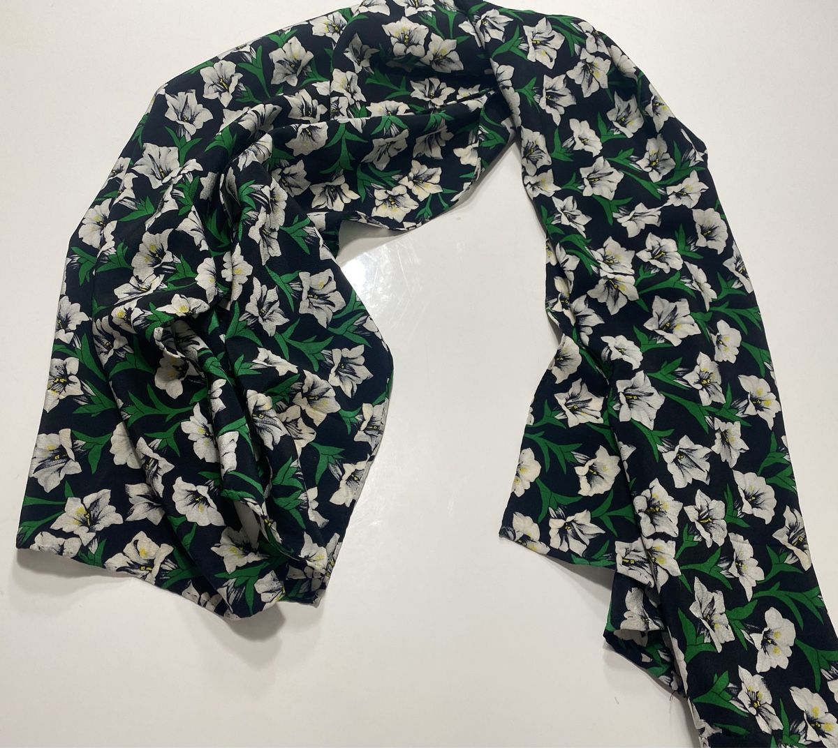 Foulard & Sciarpe: Seiden Schal 🌸 – Usato da Opfikon venduto da Luis144