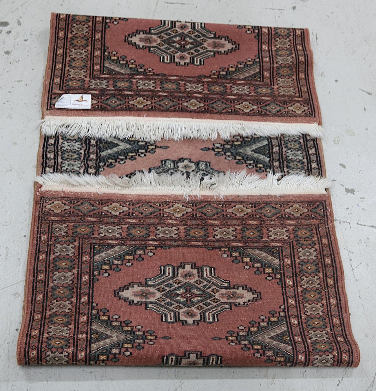 Tapis: Kleiner Läufer dunkelrosa gemustert – D'occasion à Volketswil par brockipfannenstil 4