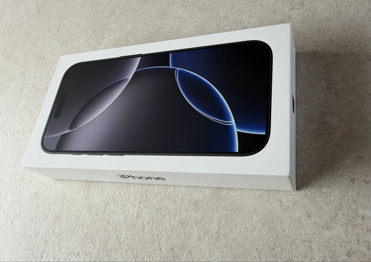 Apple Telefoni cellulari / Smartphones: iPhone 16 Pro, Titaniumschwarz, 128GB – Usato da Richterswil venduto da Schoetto 1