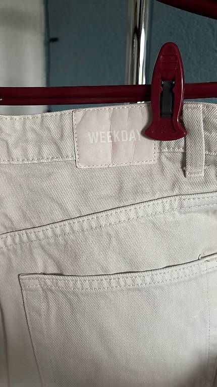 Pantaloni: Pantalon Weekday blanc cassé – Usato da Châtel-St-Denis venduto da leacherre 1