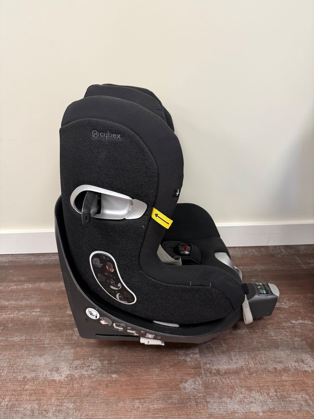 Cybex Seggiolini per auto: Cybex Kindersitz mit Isofix-Basis – Usato da Wohlen b Bern venduto da Moonlight2012 1