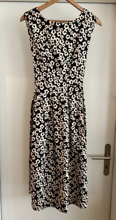 Chic Floral Print Dress - Perfect for Summer Days!