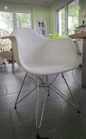 Zwei schöne Stühle im Vitra DAR Eames Stil (Kopie)