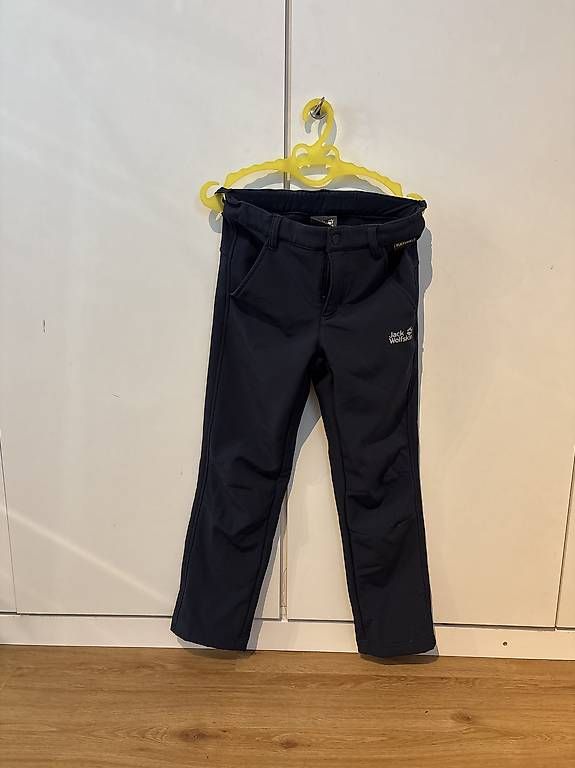 Pantaloni: Jack Wolfskin Softshellhose Gr. 128, dunkelblau – Usato da Uzwil venduto da vanillebonbon