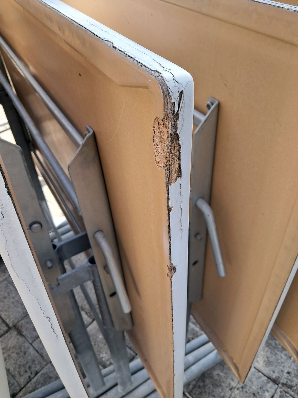 Tische: Werzalit-Klapptisch (1/6) – Gebraucht aus Chur von jps_tb2r 3