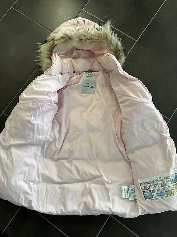Vestes & Manteaux: Wintermantel Moncler rosa Mädchen – D'occasion à Freienbach par ang_8xxz 2