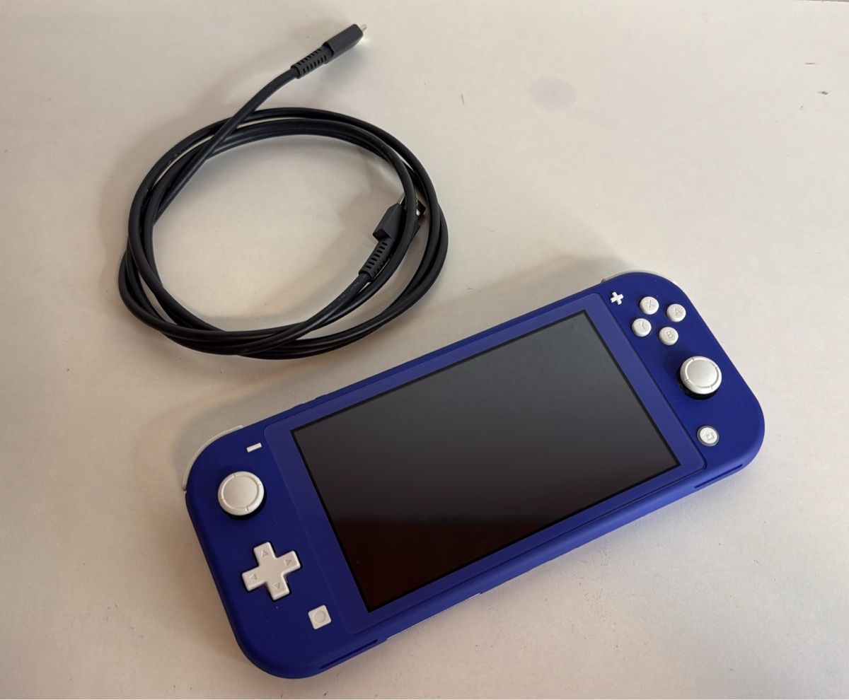 Nintendo Konsolen: Nintendo Switch Lite Blue - Great Condition! – Gebraucht aus Ehrendingen von bubulence 1