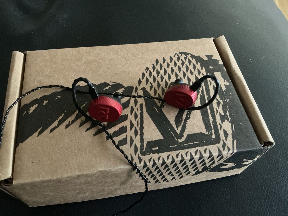 Kopfhörer: Massdrop x Noble Kaiser 10 – Gebraucht aus Basel von kahuna25