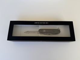 Victorinox Damast Limited Edition "SwissChamp Carbon 2021"