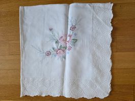 Ziertischdecke weiss 100 % Leinen mit Stickerei 80 x 80 cm