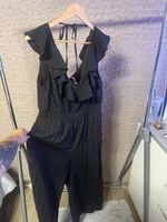Combinaison femme noire avec volants bon état