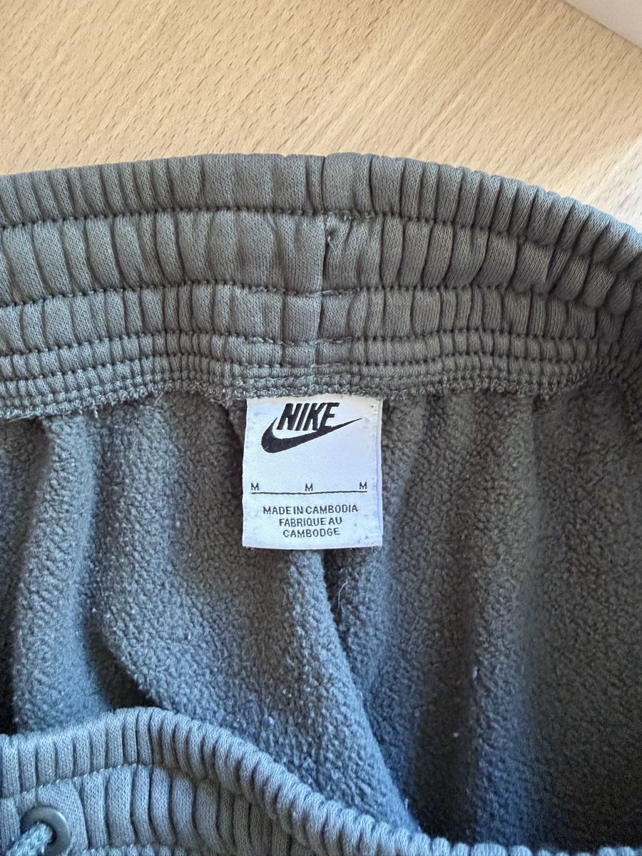 Nike Kleiderpakete: NIKE GREEN SWEATPANTS SET – Gebraucht aus Puplinge von yav_9r9f 4
