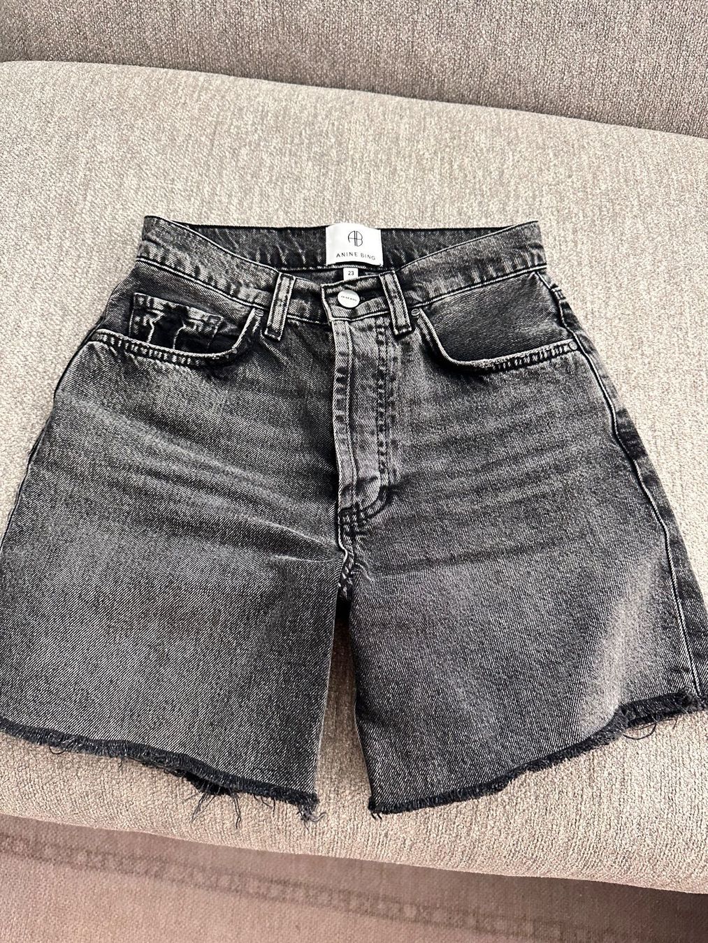 Anine Bing Jeans: Anine Bing  Shorts – Usato da Aeugstertal venduto da Stella2503