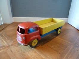 Antiker Lastwagen aus Holz u. Bakelit, ancien camion en bois