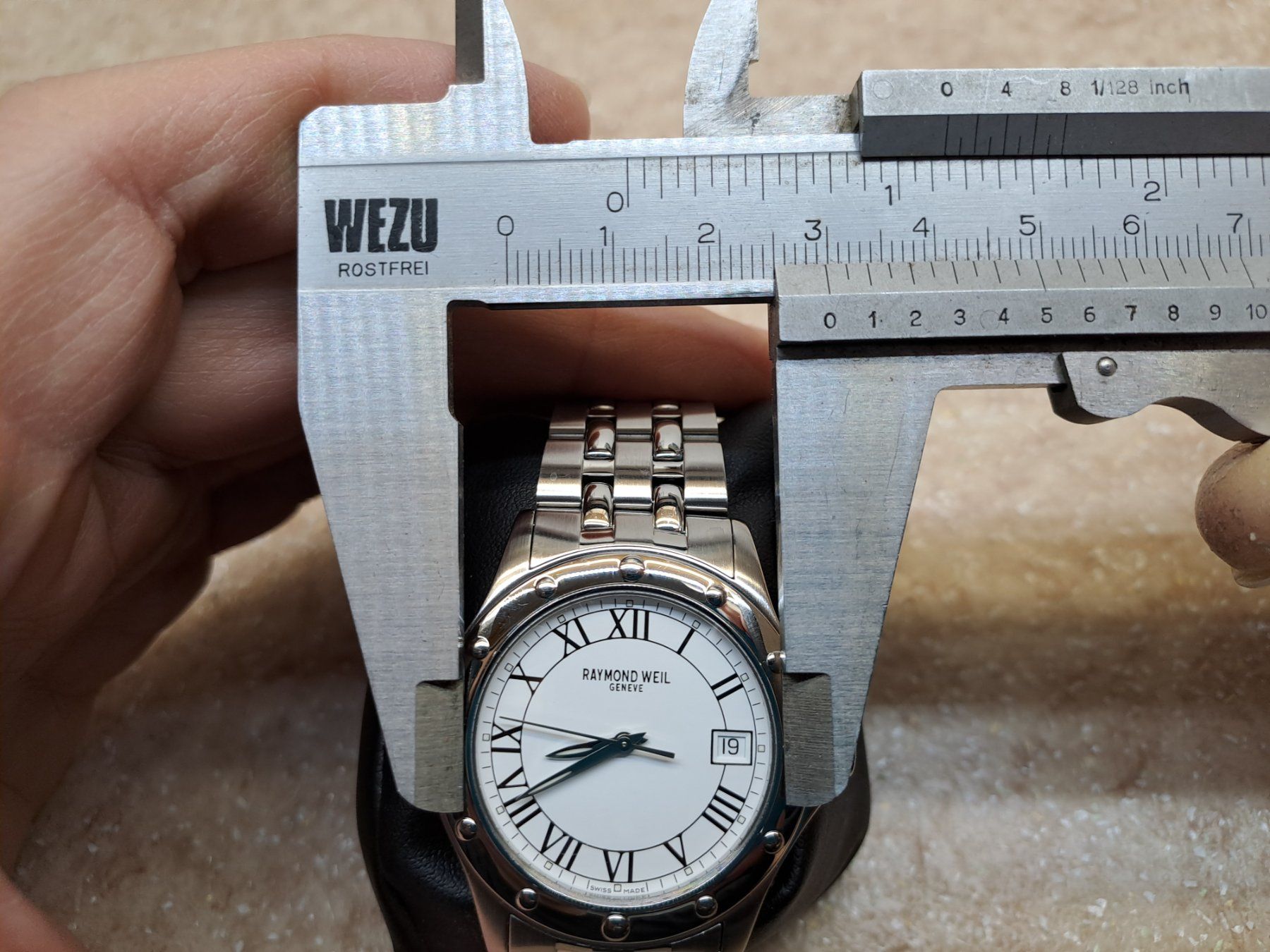 Raymond Weil Orologi: RAYMOND WEIL watch - Collection Tango Sapphire Crystal – Usato da Saubraz venduto da fanf 8