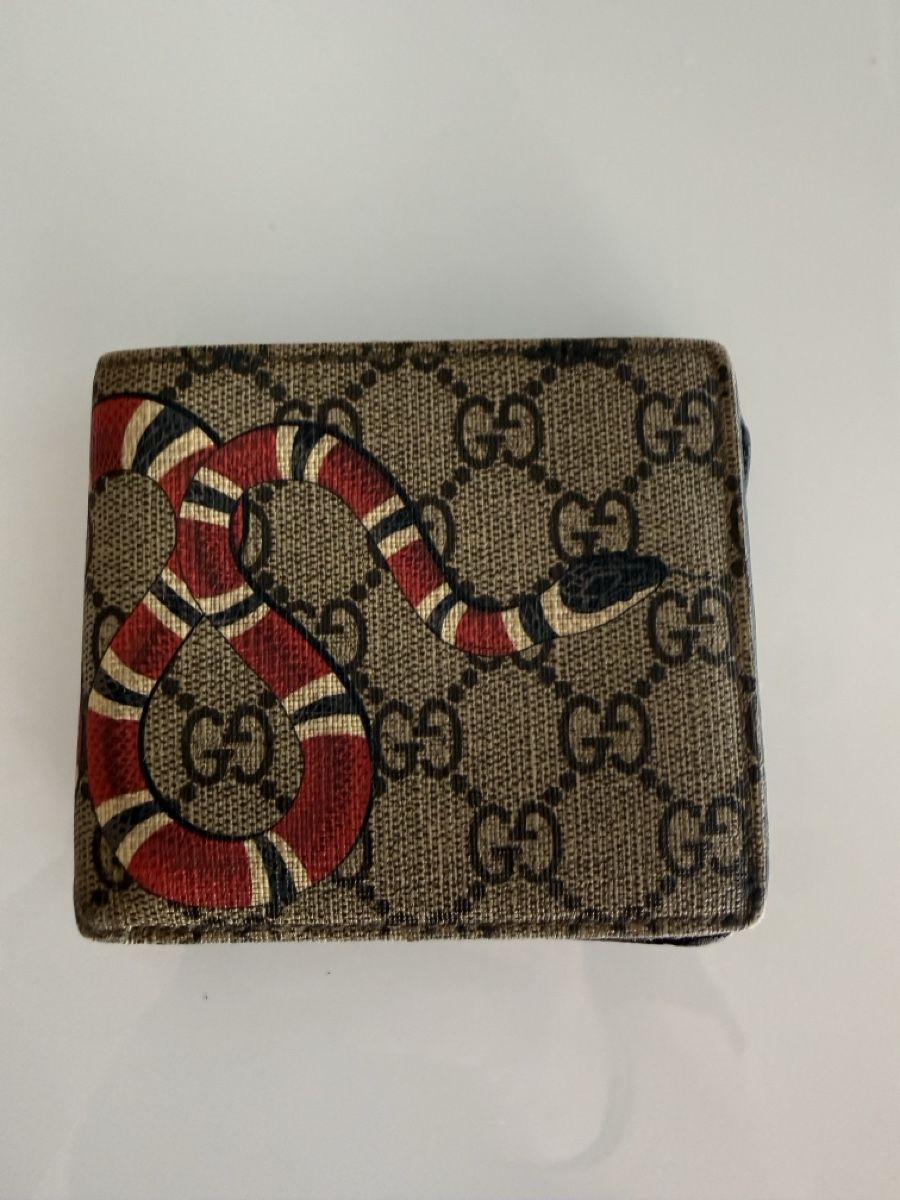 Gucci Portefeuilles: Gucci Brieftasche Schlangenmuster gebraucht – D'occasion à Meggen par boj_k8t5