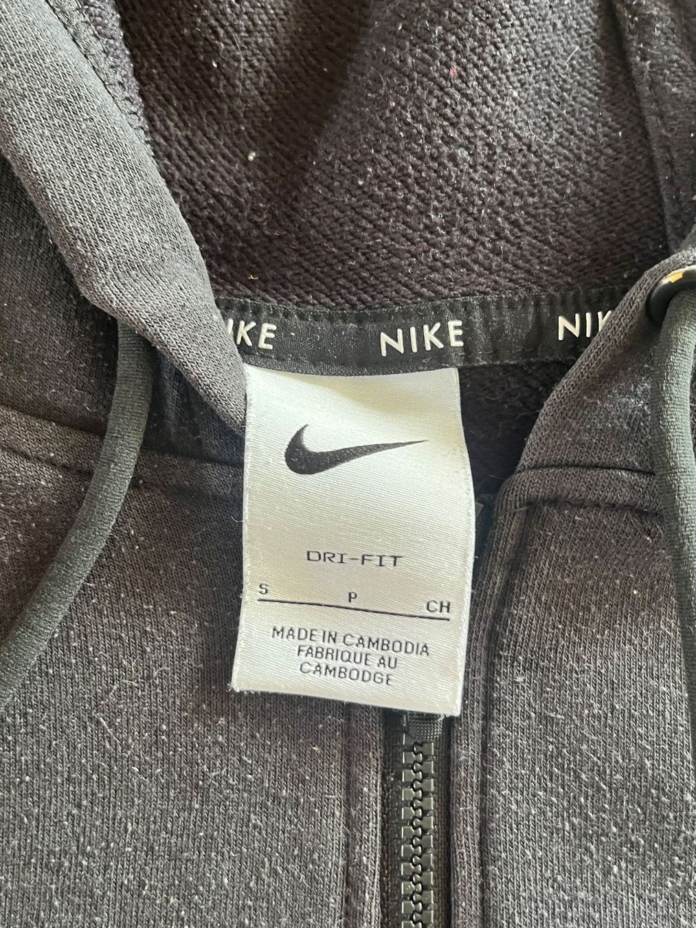 Nike Maglioni & Felpe: Nike Jäckchen/Pulli schwarz – Usato da Laupen BE venduto da lee_ym6v 4
