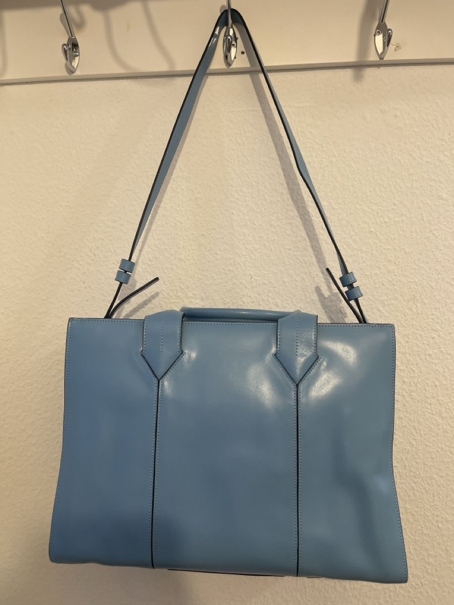 Hugo Boss Borse da donna: Tasche Hugo Leder hellblau neu – Nuovo (secondo la descrizione) da Basel venduto da maw_9jkd 1