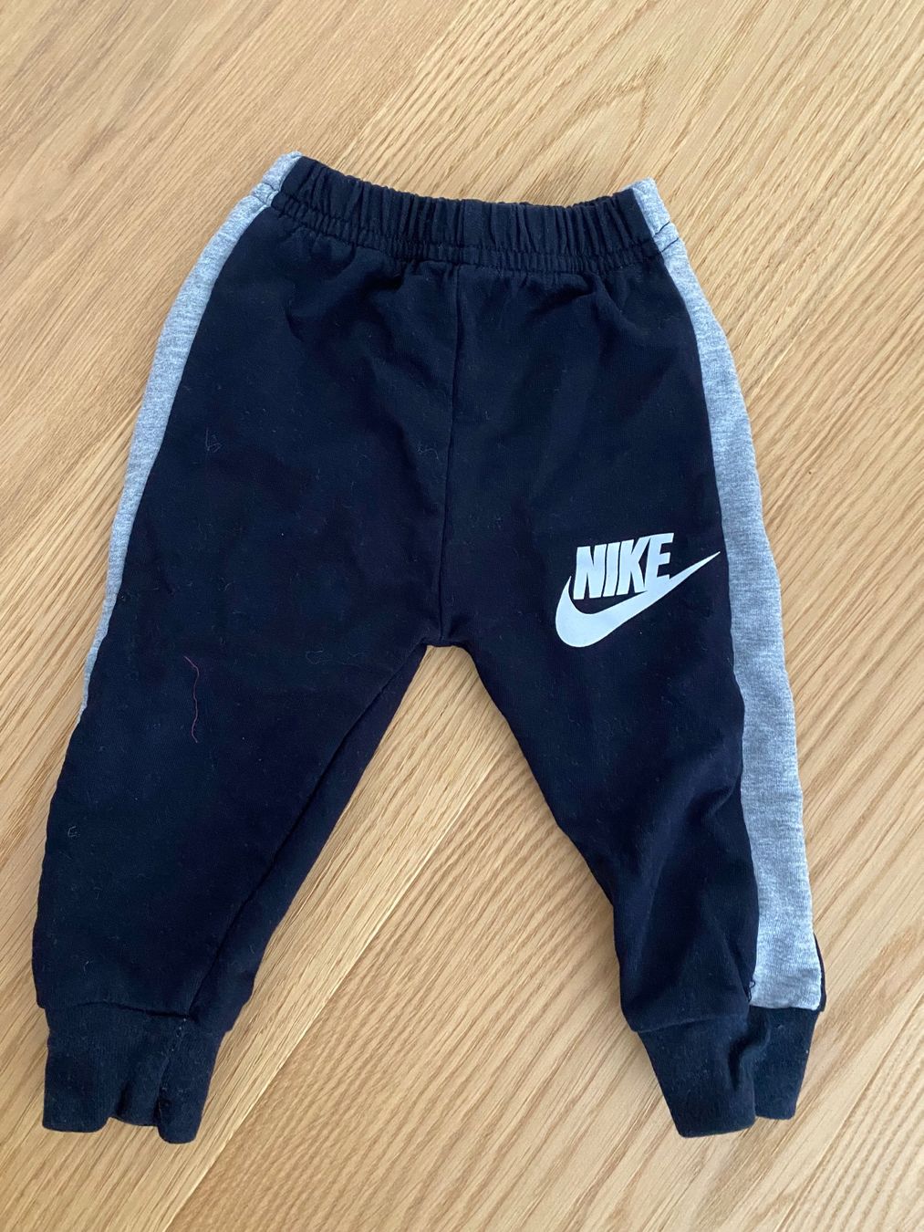 Nike Pantaloni: Nike Trainerhose Baby 68 – Usato da Trachslau venduto da RetoM1982