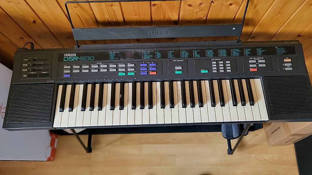 Instruments de musique: Yamaha DSR-500 Vintage FM synth – D'occasion à egerkingen par wdomi 1