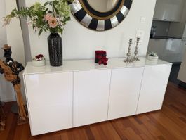 Sideboard weiss 4 Tueren sehr guter Zustand 180cm