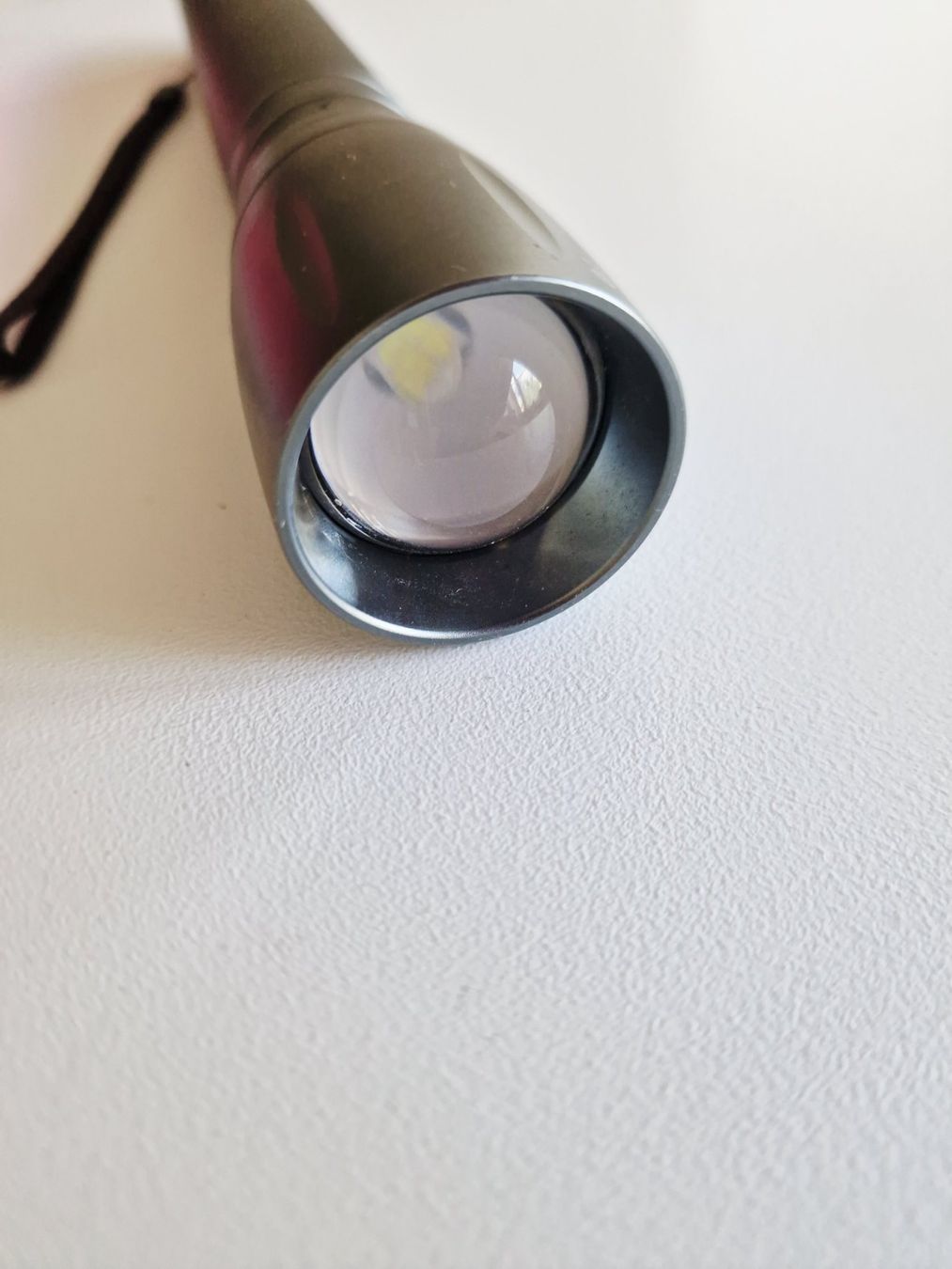 Lampade: Grosse hell und weit leuchtende LED Taschenlampe – Usato da Hallau venduto da CHACLA 4