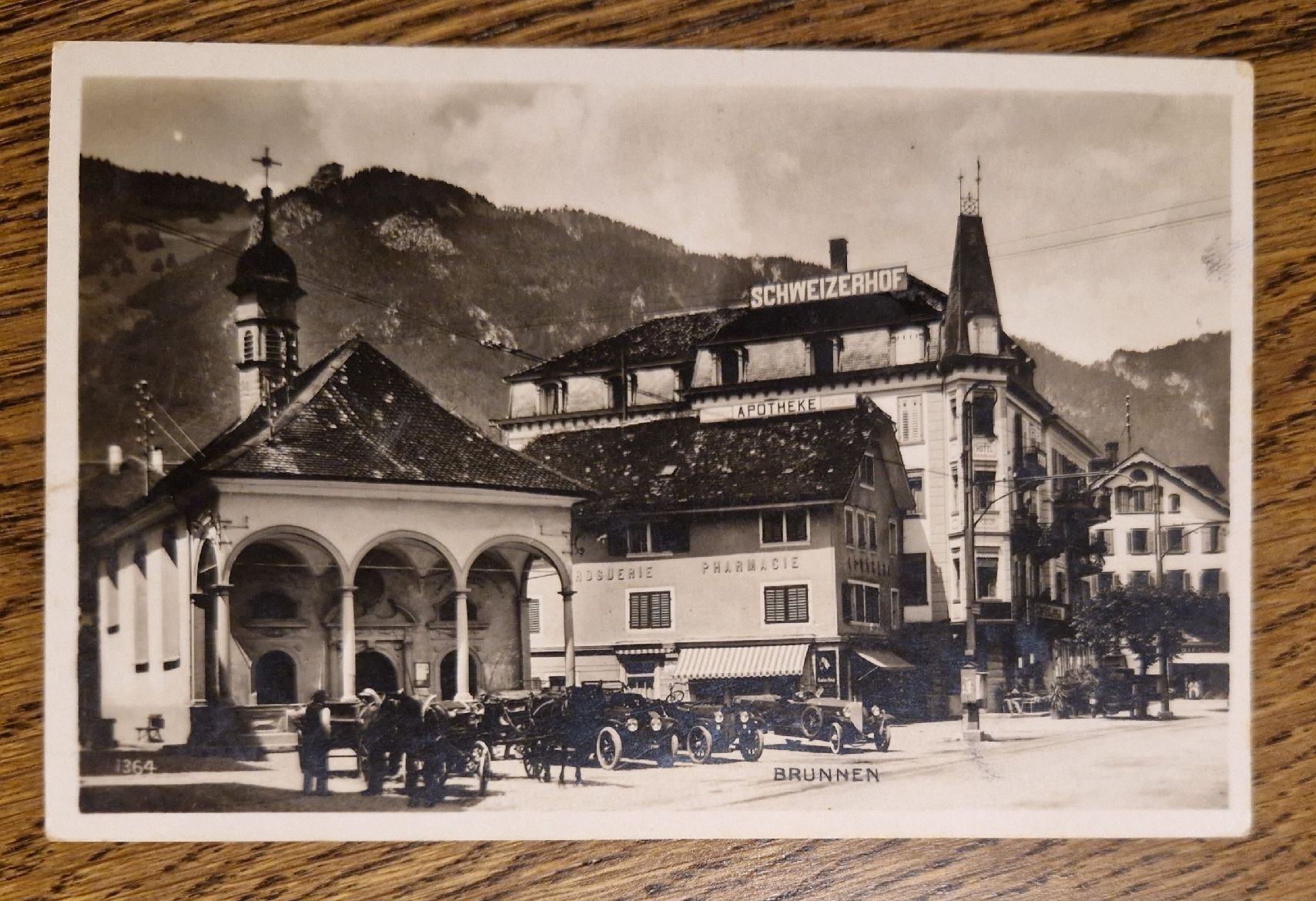 Cartoline postali: Brunnen, Schweizerhof, Apotheke, Oldtimer 1931 – Usato da Ebikon venduto da Donar50