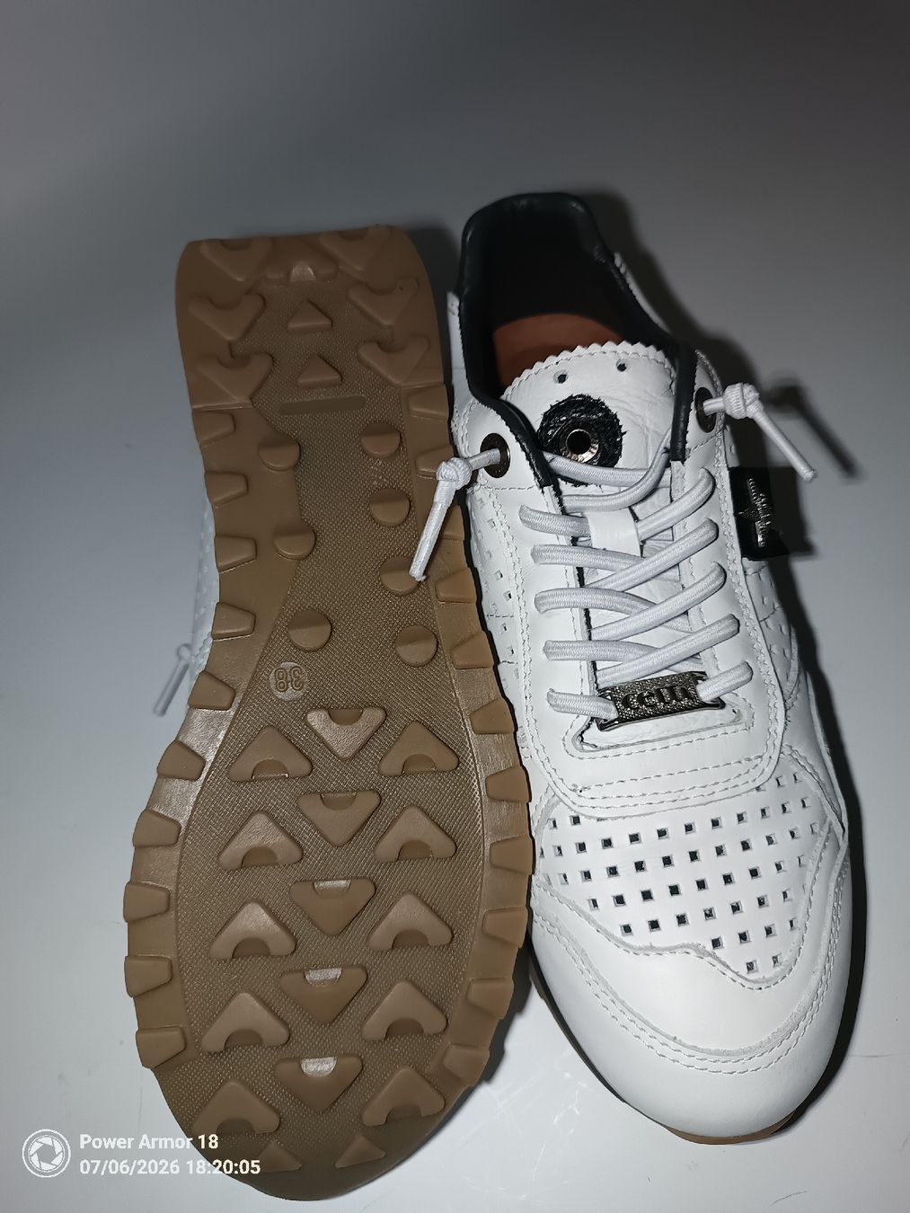 Scarpe da uomo: Sneaker weiss Leder Grösse 36  – Nuovo (secondo la descrizione) da Bargen SH venduto da sti_drf8 1
