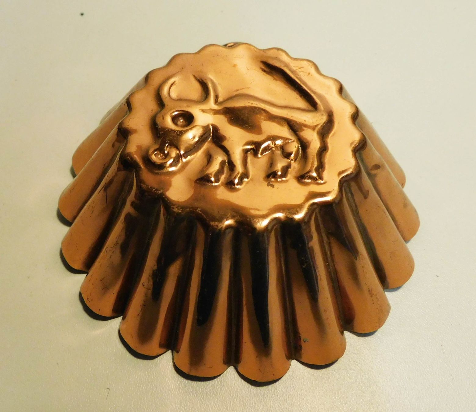 Moules à gâteaux: Backform Kupfer kleine Backform  Stier – D'occasion à Sursee par 76
