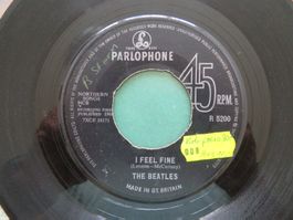 Beatles - I Feel Fine / She's a Woman 45rpm Single