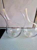2 schöne Design Weinkaraffen