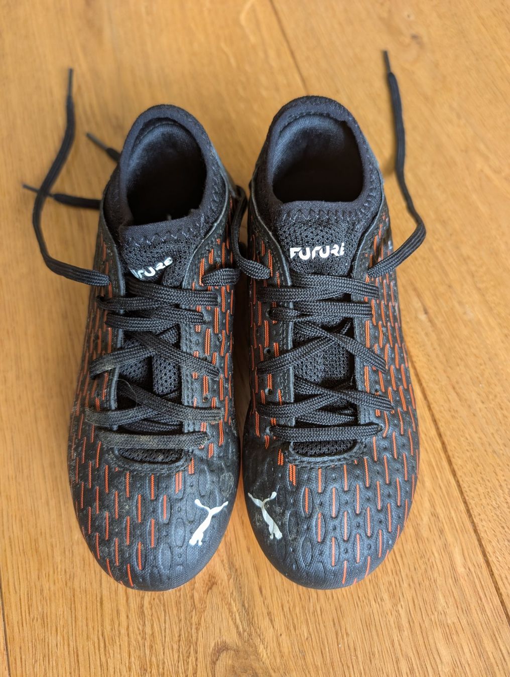 Puma Scarpe da uomo: Chaussures de foot Puma 31-32 – Usato da Epalinges venduto da JOCD